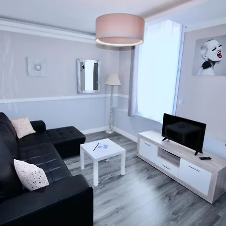Luxury Ξενοδοχείο με διαμερίσματα 2*