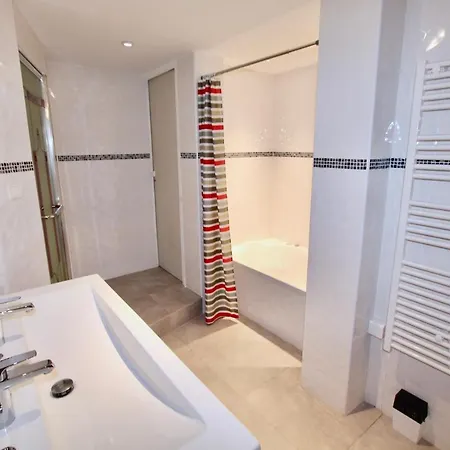 Luxury Ξενοδοχείο με διαμερίσματα 2*