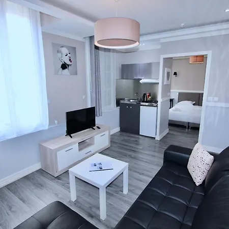 Luxury Aparthotel 2*