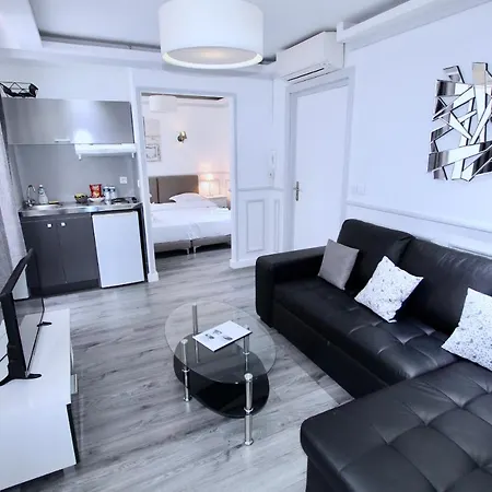 Luxury Aparthotel 2*
